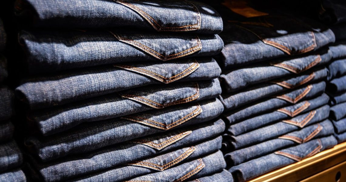 Come riporre gli jeans nell'armadio
